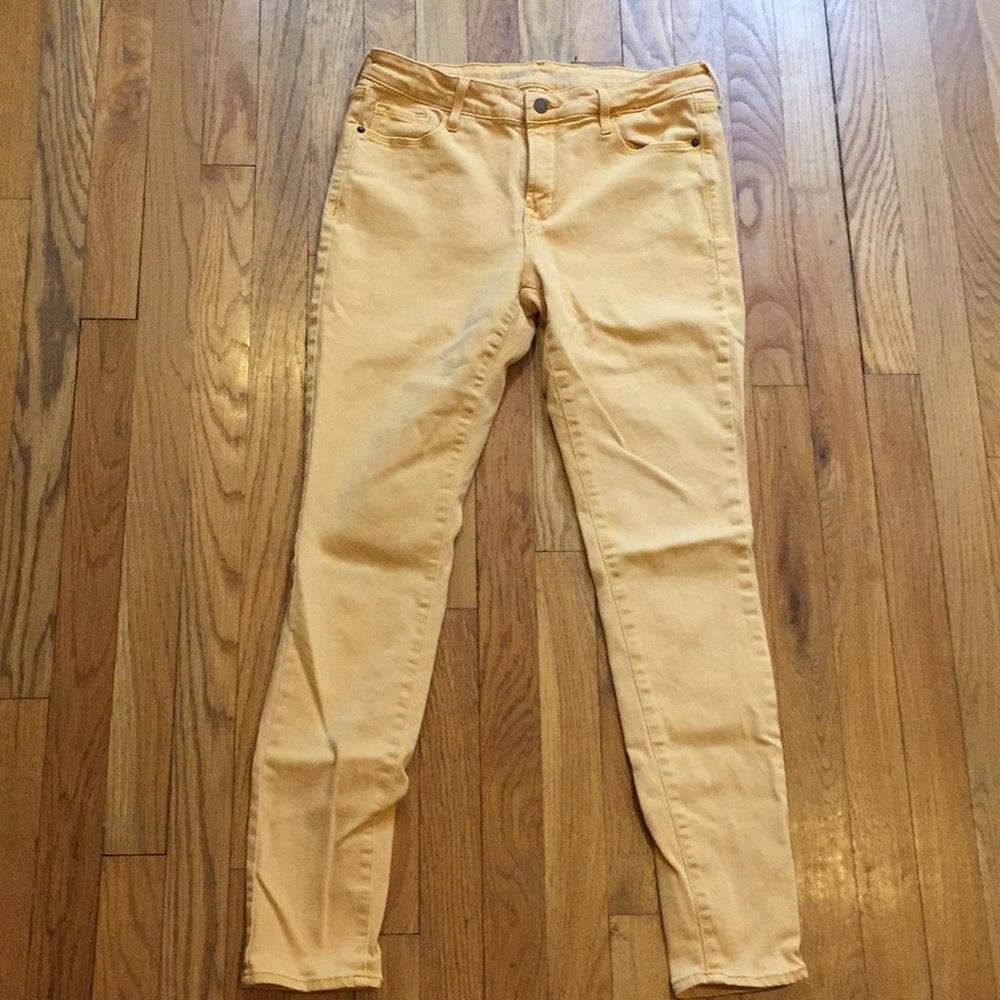 Light Yellow/Cream Old Navy Rockstar Size 8 Jeans